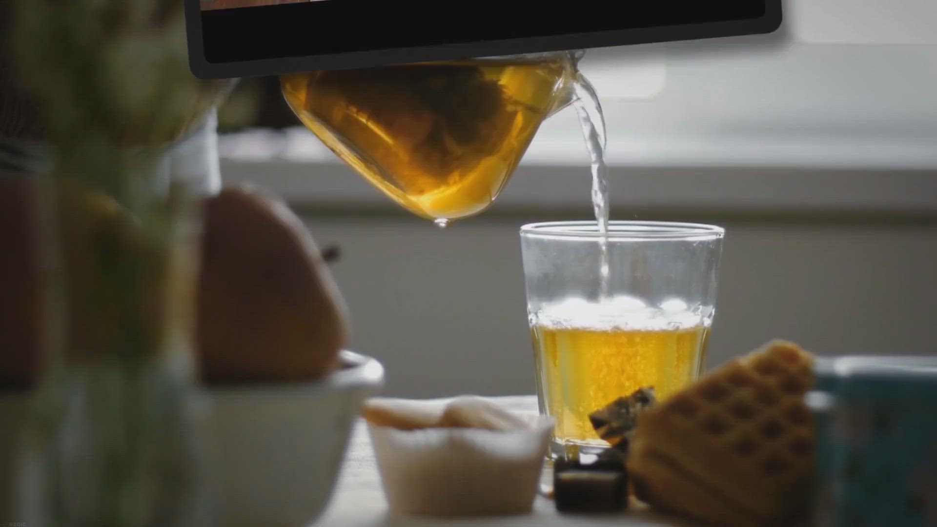 Video thumbnail for Revitalize Your Health with Celery Juice: A Quick, Nutritious & Refreshing Recipe!