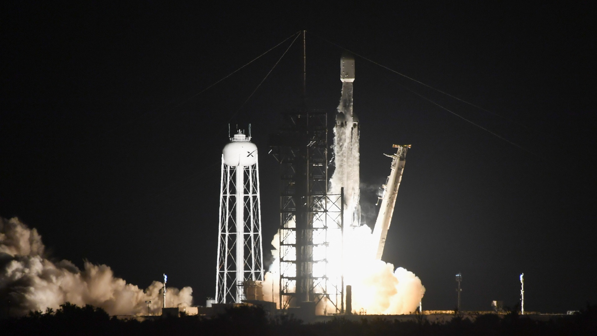 Video thumbnail for SpaceX launches classified US spy mission, caps three-launch day