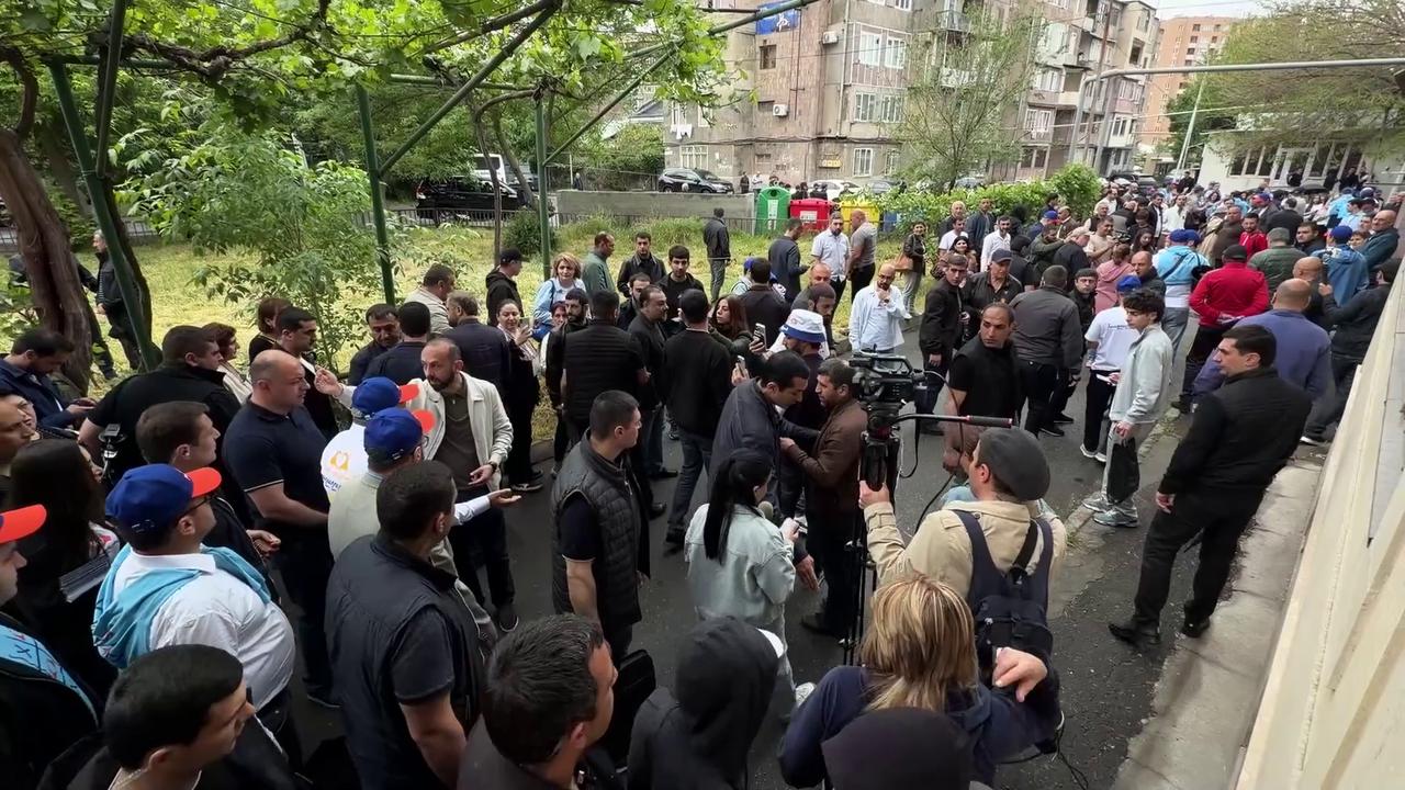 Video thumbnail for Armenia: Armenia PM Pashinyan meet Yerevan residents during election campaign.