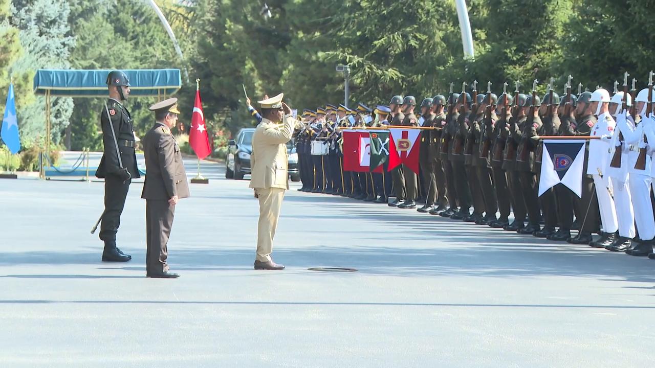 Video thumbnail for Türkiye: Turkish Chief of General Staff meets Somali army chief in Ankara.