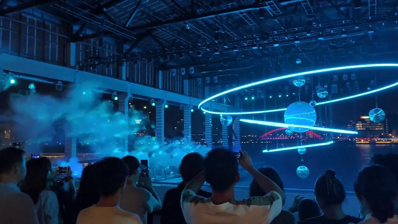 Video thumbnail for China: Shanghai International Light Festival Large Floating Art Install 3.