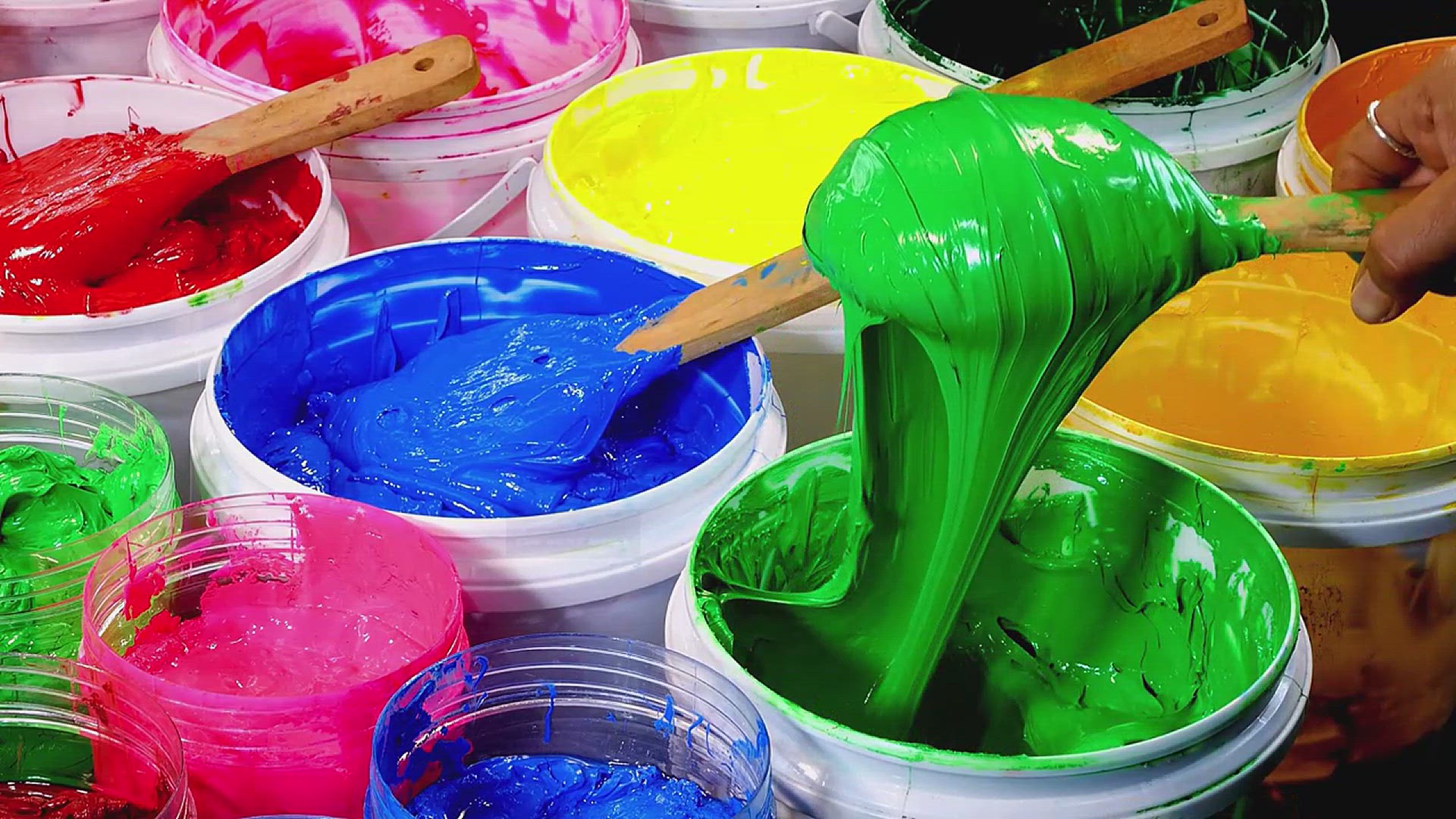 'Video thumbnail for Painting Your Helmet: Discover the Best Types of Paint for Durability'