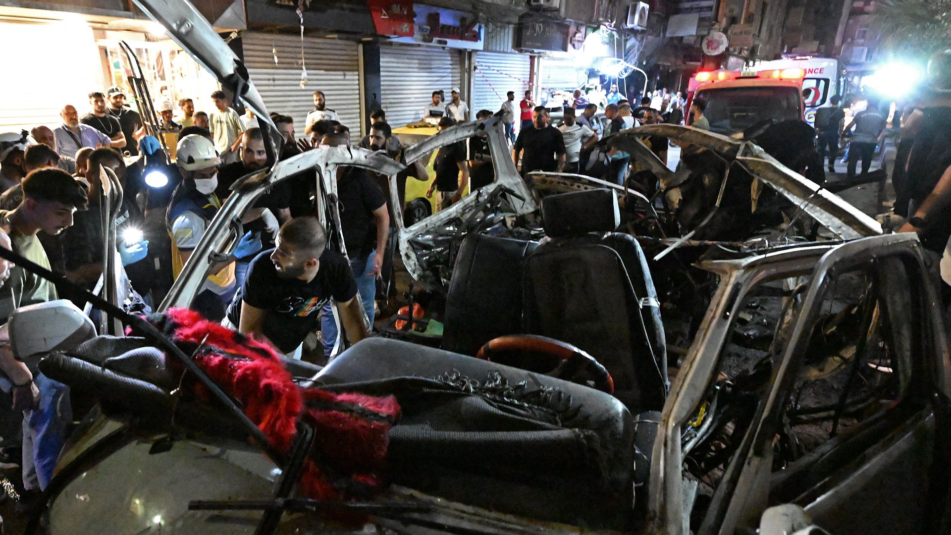 Video thumbnail for Deadly explosion on minibus near Damascus