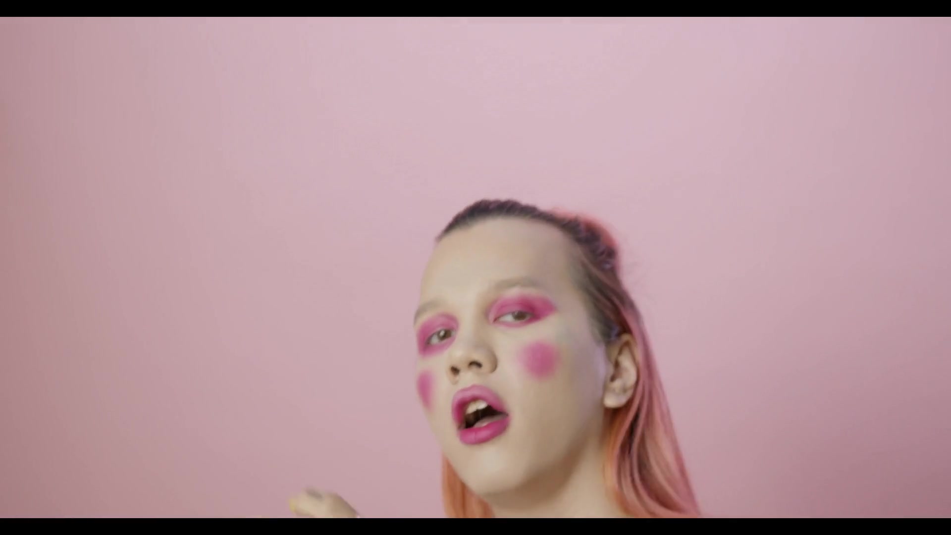 Video thumbnail for Bold Eighties Makeup Trends Making a Comeback in 2025