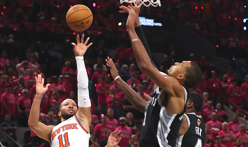 Video thumbnail for Defending champion Knicks start training camp in Westchester as title defense begins
