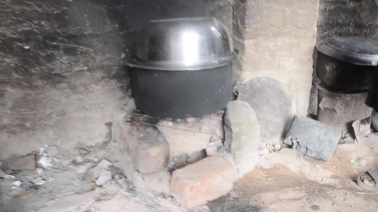 Video thumbnail for Uganda: Young mothers in Uganda’s capital turn agricultural waste into biomass fuel briquettes.