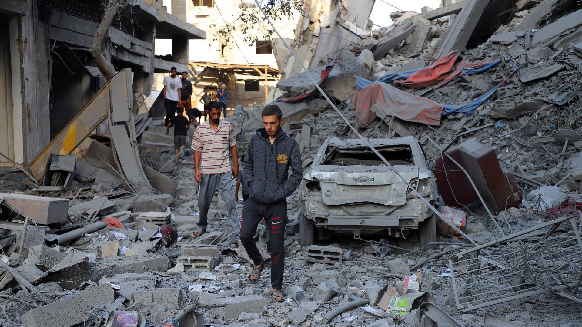 Video thumbnail for Israeli attacks kill at least 45 in Gaza as ceasefire plan hangs in balance