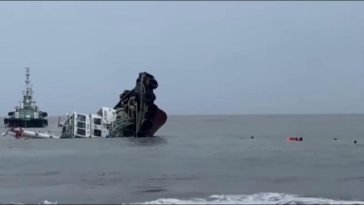 Video thumbnail for Philippines: 10 rescued as tugboat sinks off Philippines’ Zambales amid rough seas.