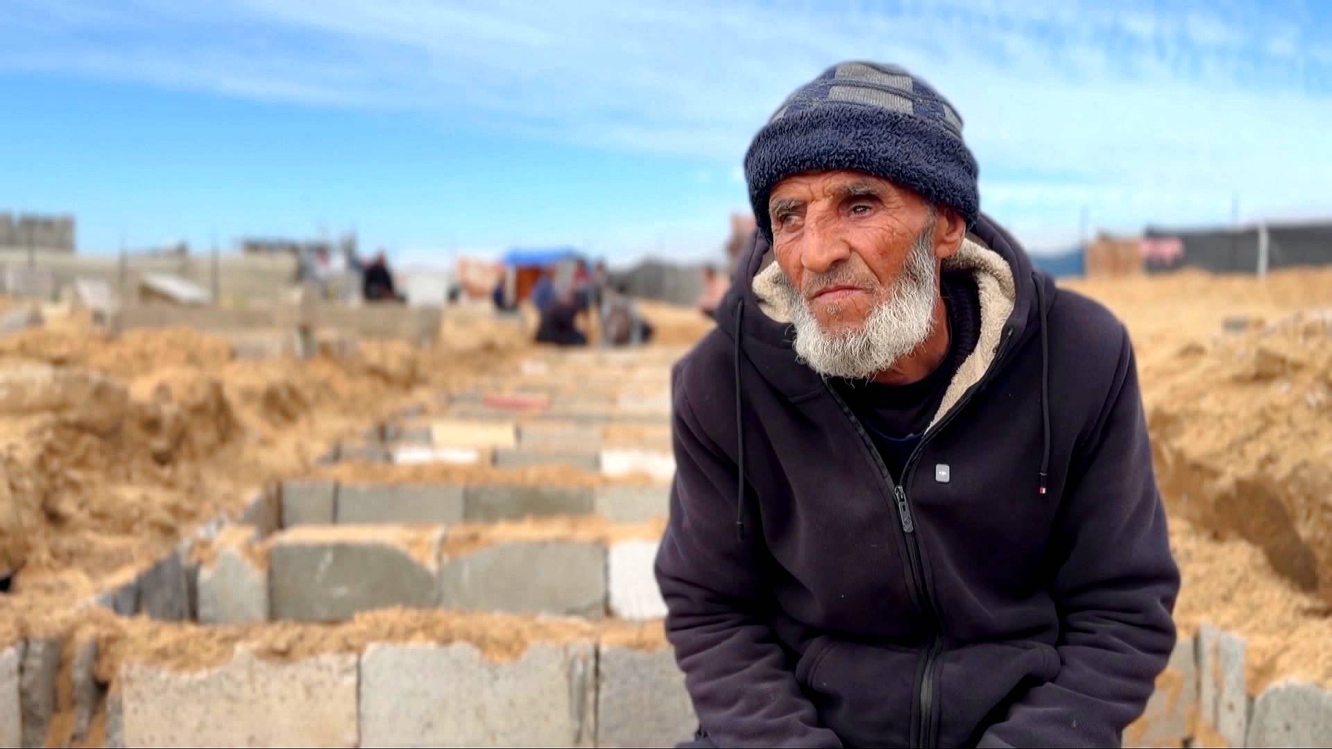 Video thumbnail for ‘We must honour the dead’: Gaza man buries thousands amid war