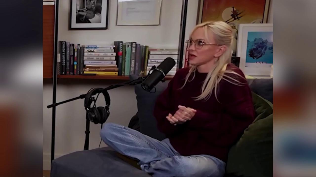 Video thumbnail for UNCAPTIONED: Anna Faris quit drinking alcohol in a bid to curb 'self-sabotage'.