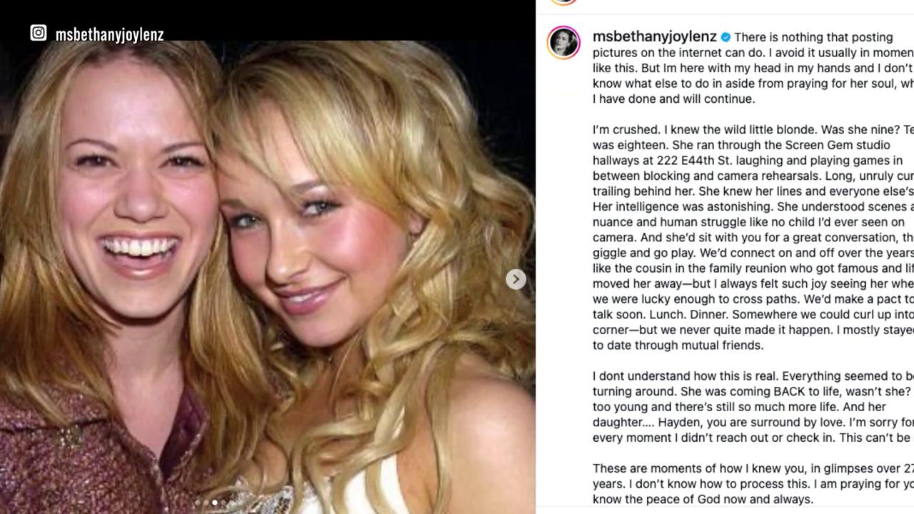 Video thumbnail for UNCAPTIONED: Selma Blair leads tributes to Hayden Panettiere.