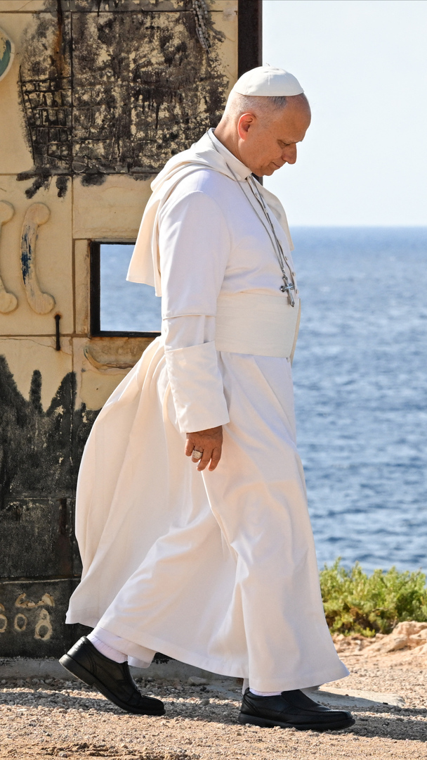 Video thumbnail for Pope ‘stands with migrants’ on trip to Lampedusa