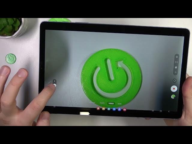 Video thumbnail for How to Use Camera Max Zoom in SAMSUNG Tab S6 Lite 2022 - Maximum Zoom Option