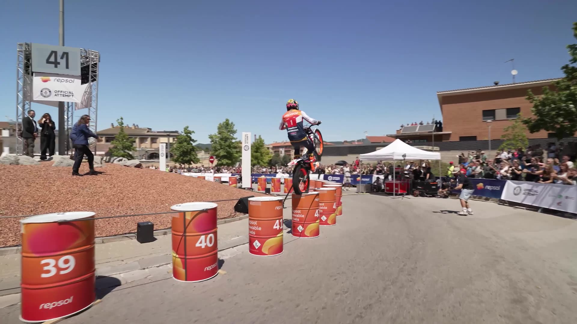 Video thumbnail for Most consecutive barrels jumped on a motorcycle (rear wheel only) - 53 by Toni Bou