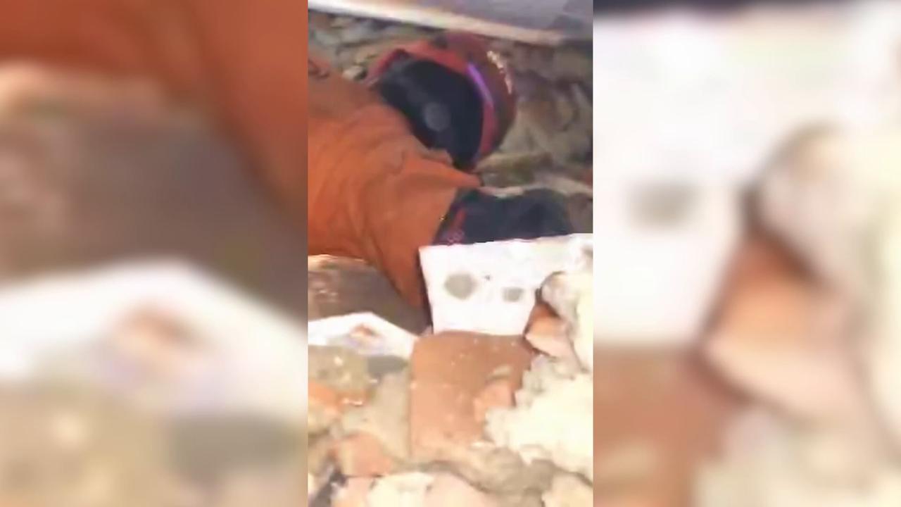 Video thumbnail for Venezuela: Rescuers pull dog alive from Venezuela earthquake rubble after five days.