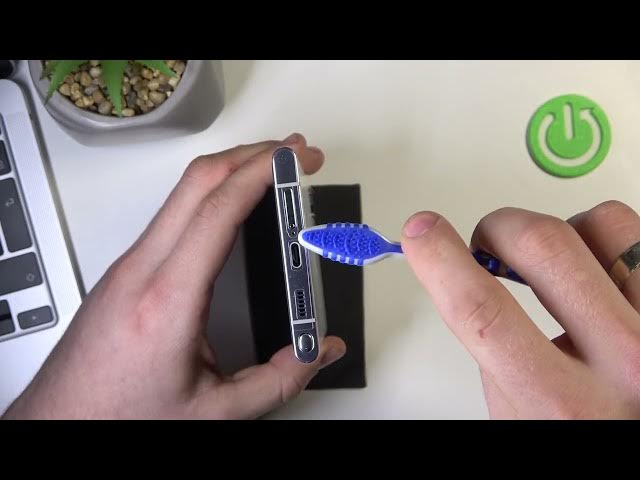 Video thumbnail for How to Fix USB in SAMSUNG Galaxy S22 Ultra – Clean USB Using Household Items