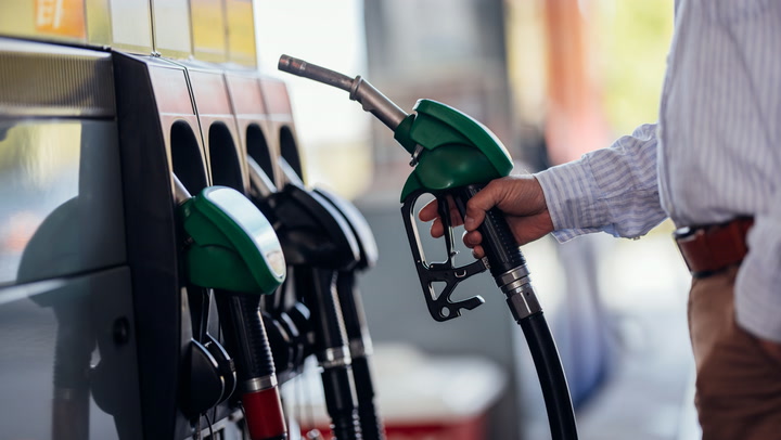 Video thumbnail for Americans Grow More Uneasy as Gas Tops $4