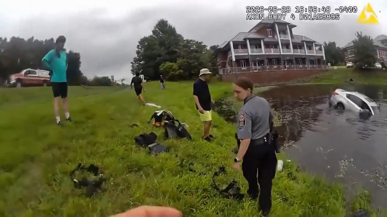 Video thumbnail for US: Fairfax firefighters, police form human chain to rescue driver from sinking vehicle.