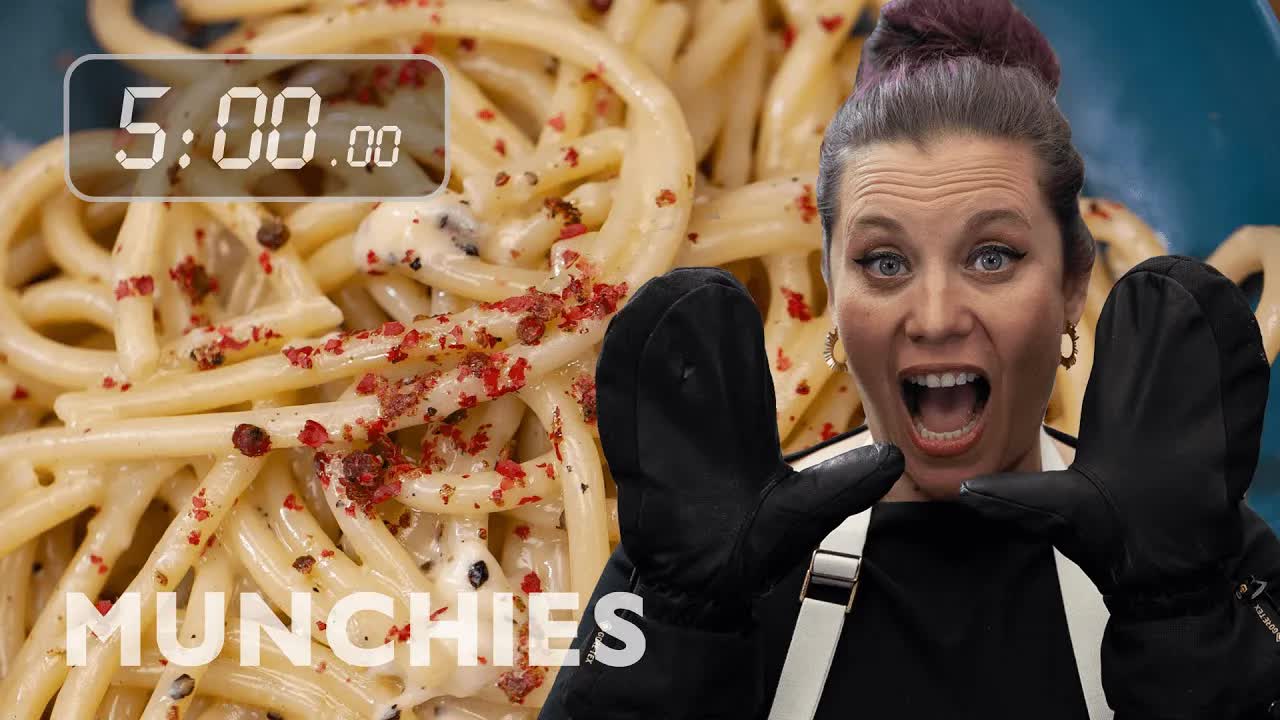 Video thumbnail for vice-munchies: Chef Makes Cacio e Pepe in Mittens - 5 Minute Challenge!
