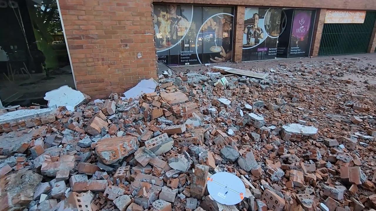 Video thumbnail for Colombia: At least 132 killed after magnitude 7.4 earthquake strikes Colombia.