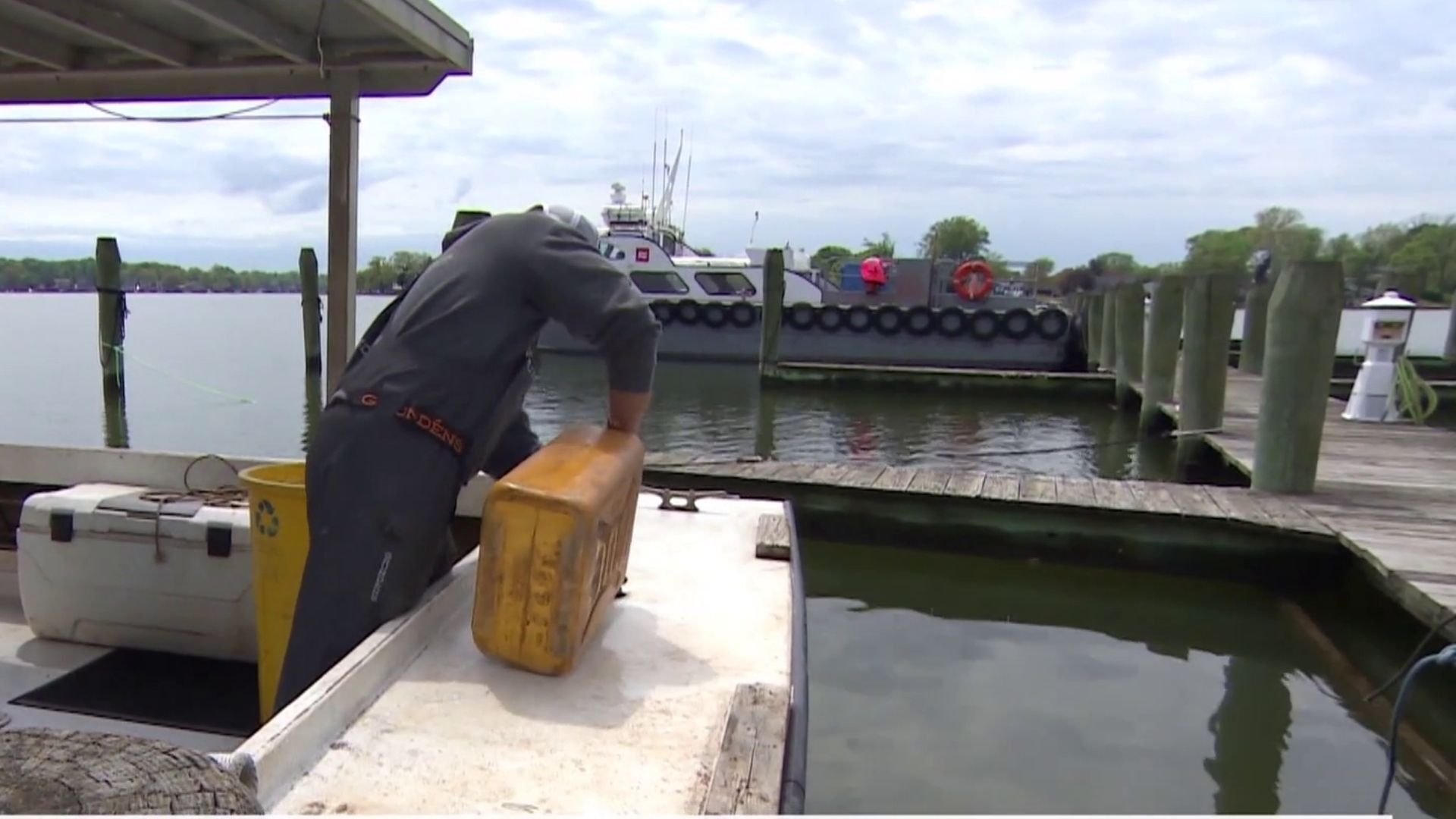 Video thumbnail for Rising diesel prices hit US fishermen as Middle East conflict drives costs higher