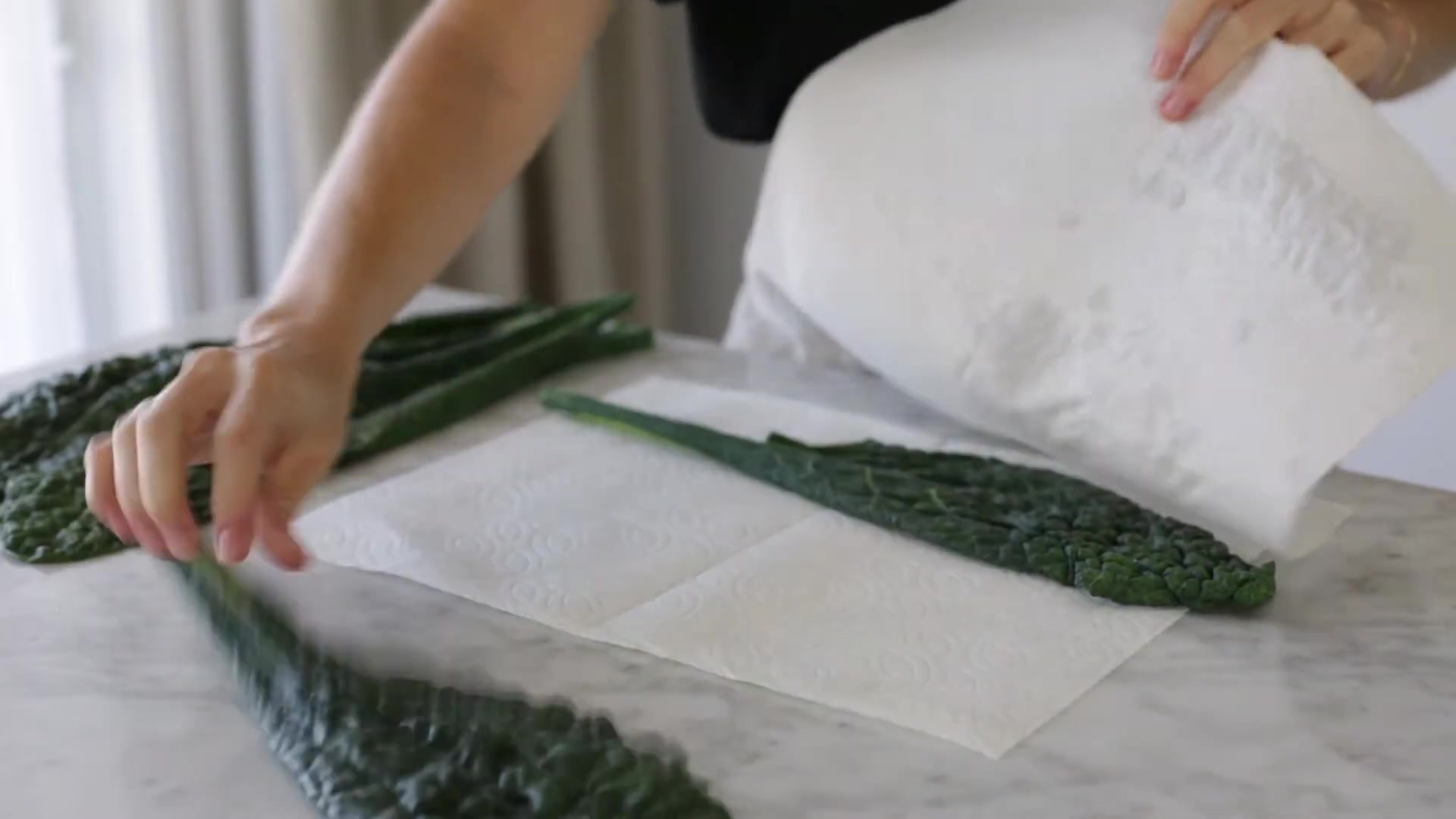 Video thumbnail for 31.HOW TO MAKE KALE CHIPS ¦ crispy, delicious, healthy snack (1080p 24fps)