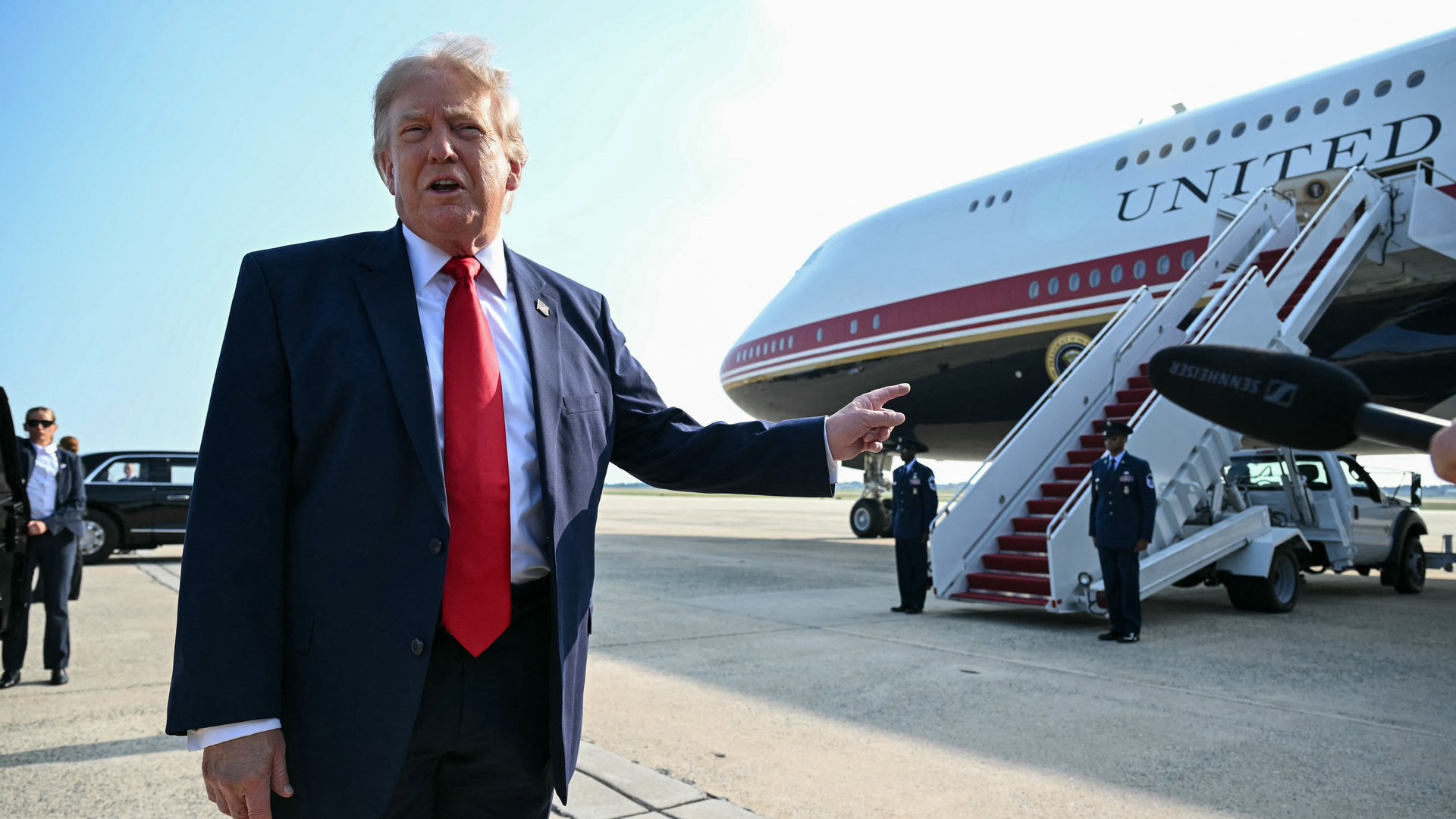 Video thumbnail for Trump says denuclearisation of Iran is going well