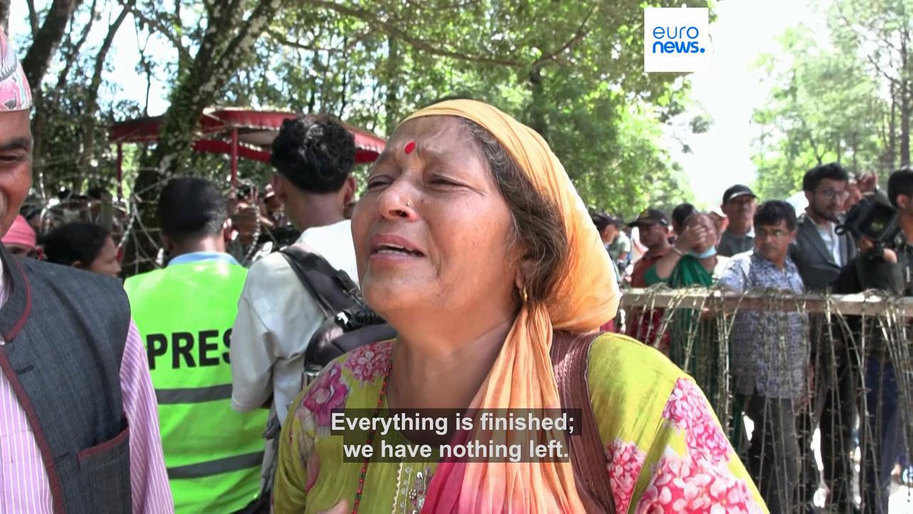 Video thumbnail for Death toll nears 500 as rescuers search for 1,400 missing after Nepal-Tibet floods
