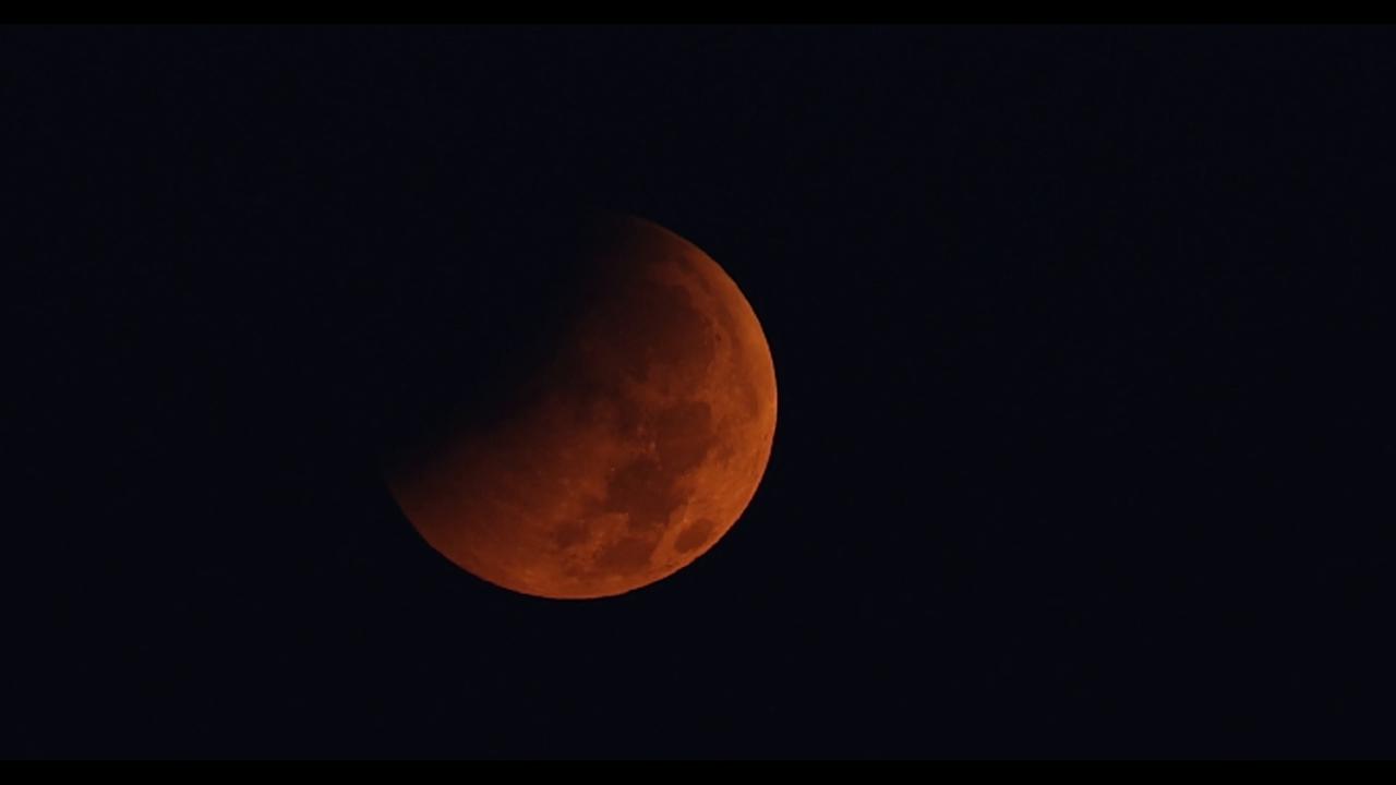 Video thumbnail for Türkiye: Partial lunar eclipse lights up early morning sky over Ankara, Türkiye.