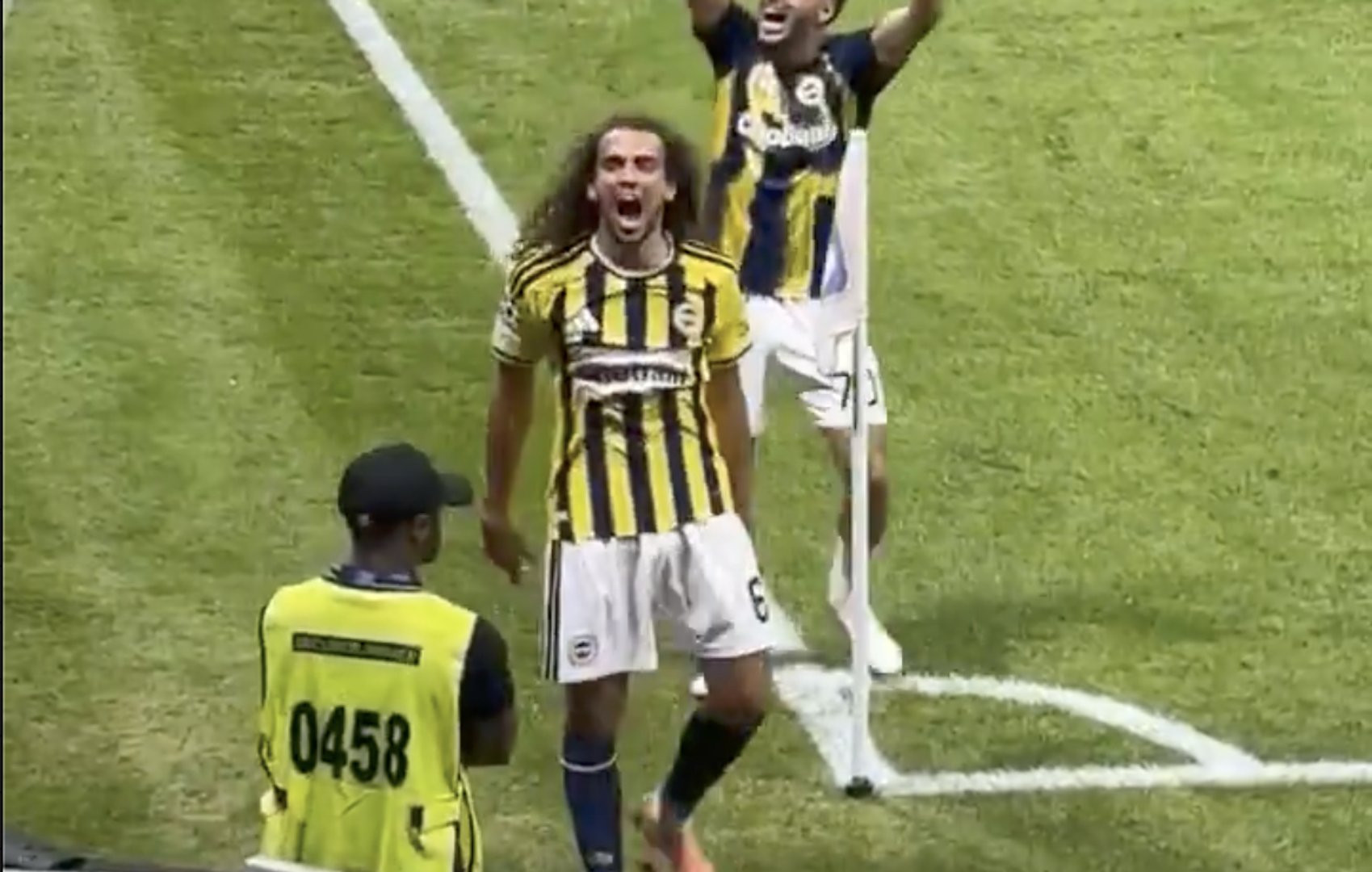 Video thumbnail for France’s Guendouzi attacked by Lyon fans at Champions League match