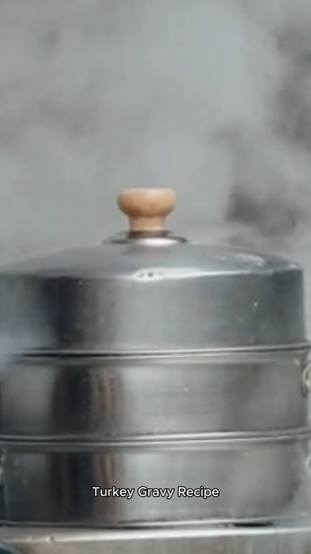 Video thumbnail for turkey gravy recipe