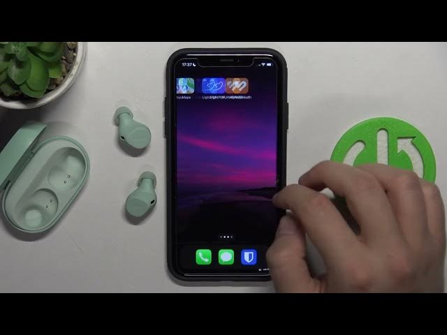 Video thumbnail for How to Pair Jabra Elite 7 Active with iPhone?