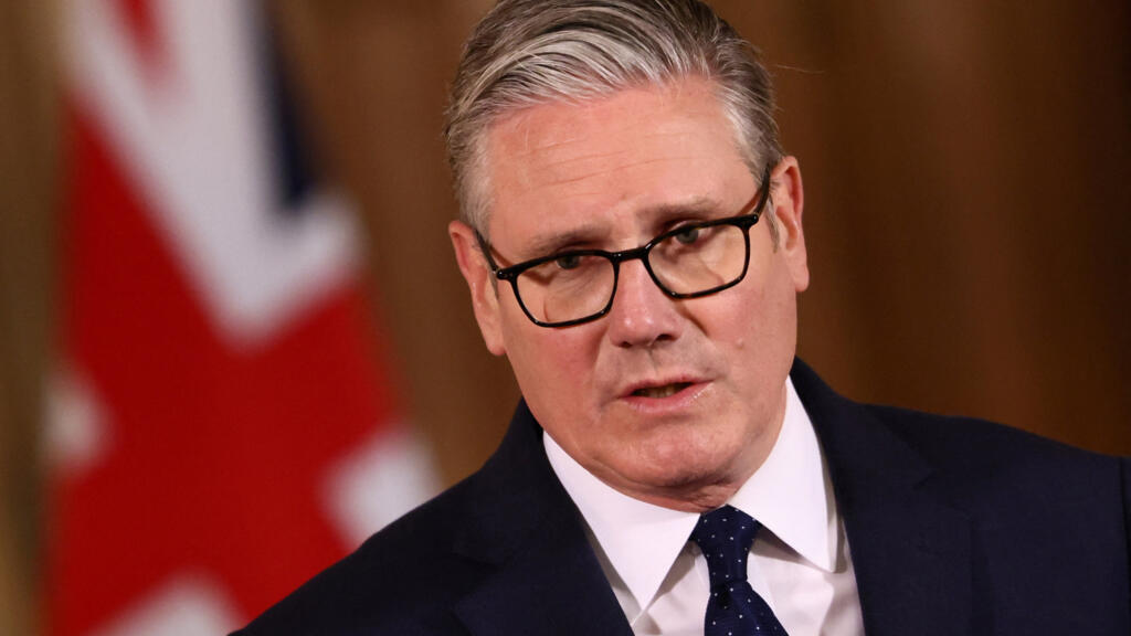 Video thumbnail for Labour hopes for 'smooth transition' as Starmer rival wins critical election