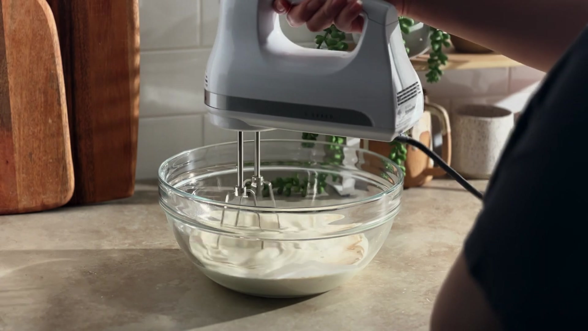 Video thumbnail for 4-ingredient BISCOFF ICE CREAM SANDWICHES 🧸(720P_HD)