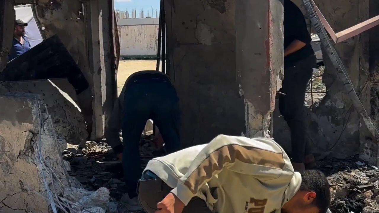 Video thumbnail for Palestine: 3 Palestinians killed in Israeli airstrike in Gaza City.