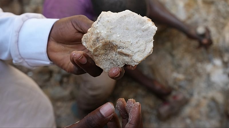 Video thumbnail for Nigeria and US sign deal to increase mining investment