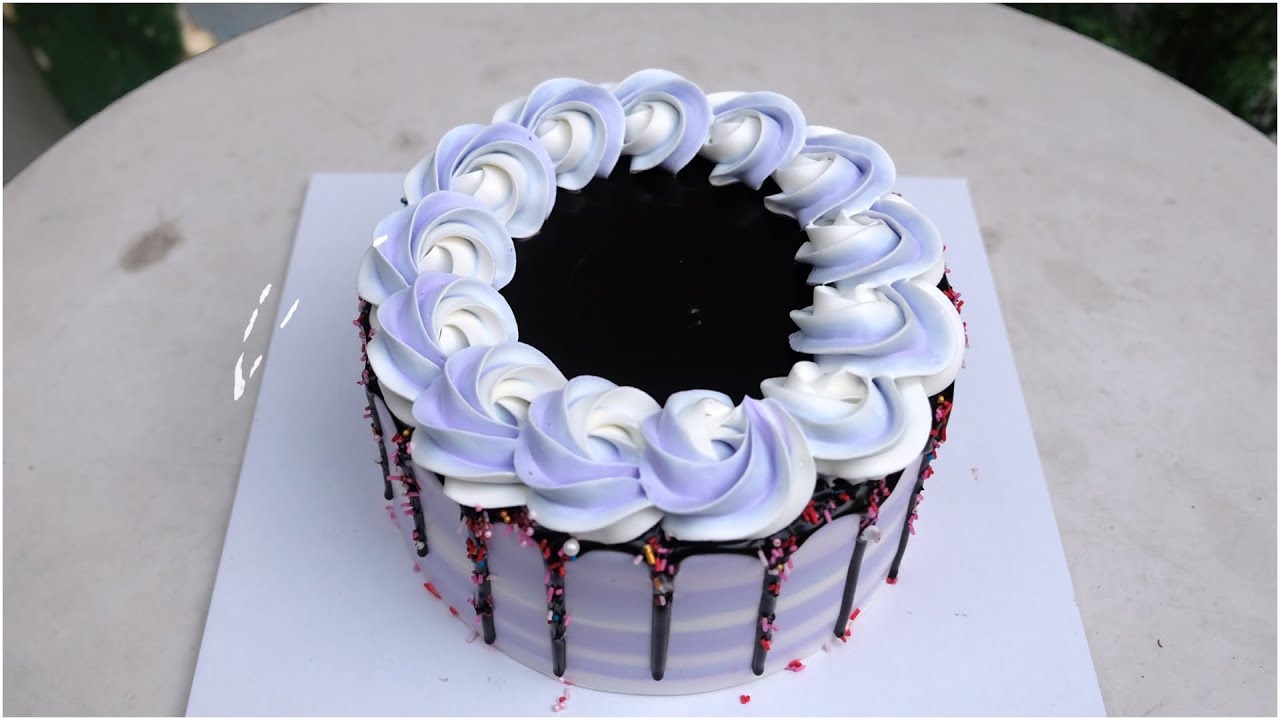 Video thumbnail for Dark chocolate drop on beautiful purple flowers birthday cake | Délicieux Pie | Shot on iPhone