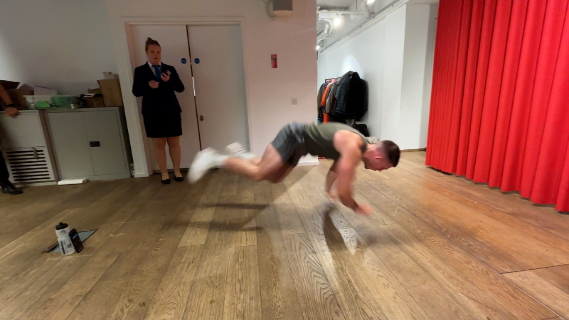 Video thumbnail for Most 180 push ups in one minute (male) - 29 by Alex Goulding