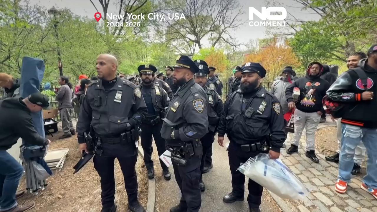 Video thumbnail for Marijuana smokers celebrate 420 in New York