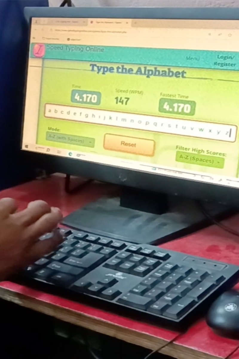Video thumbnail for Fastest time to type the alphabet (single hand) - 4.17 seconds by Prasant Prajapati