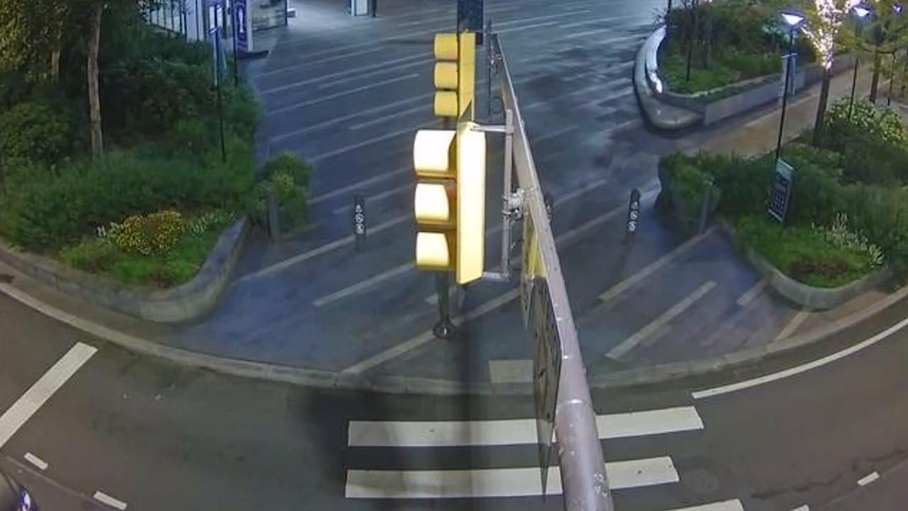 Video thumbnail for US: Man wearing doll-like mask chases woman in Philadelphia.