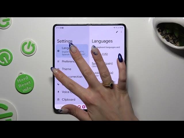 Video thumbnail for How to Customize the Keyboard Theme on SAMSUNG Galaxy Z Fold5