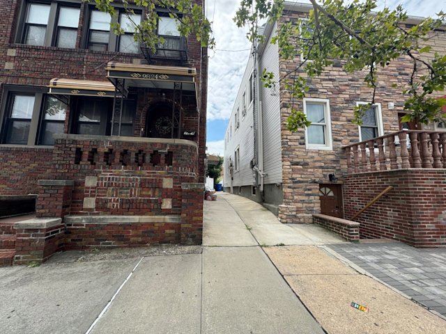 Video thumbnail for 6-month-old baby dies after being found unresponsive in Canarsie home