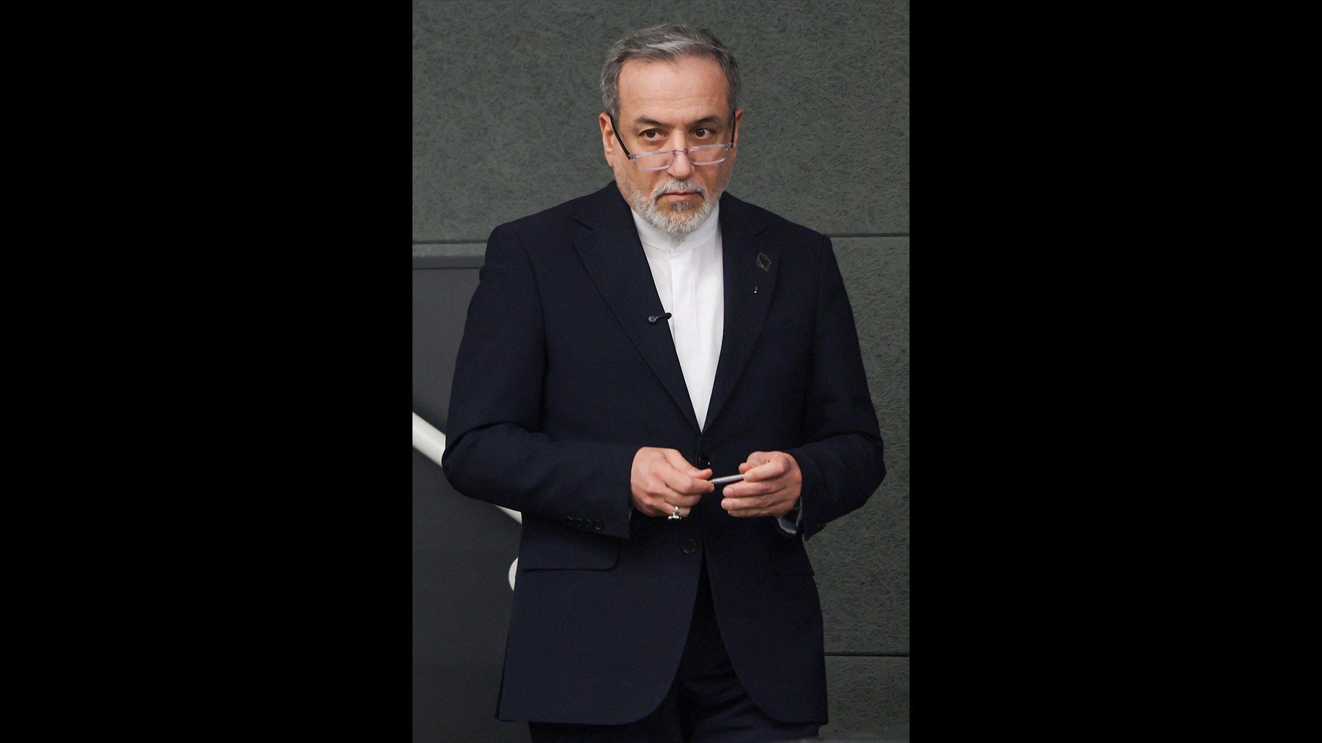 Video thumbnail for ‘Iran ready for doomsday war’, FM Araghchi says