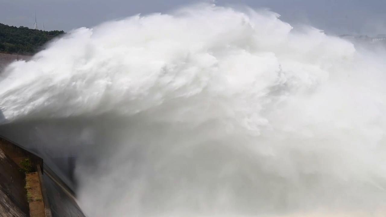 Video thumbnail for China: Xiaolangdi Water Conservancy Project in Jiyuan.