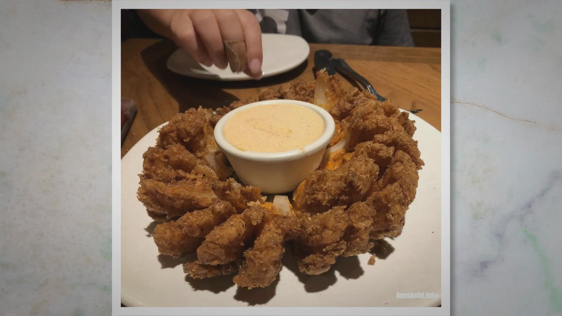 Video thumbnail for Bloomin' Onion