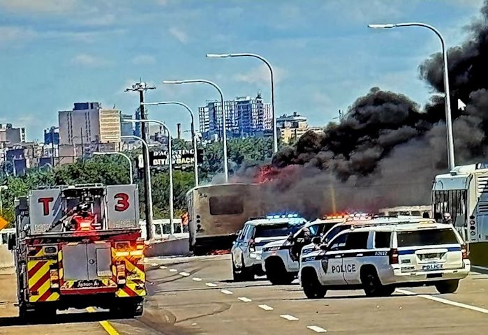 Video thumbnail for Driver escapes fire on hotel shuttle bus near Newark airport