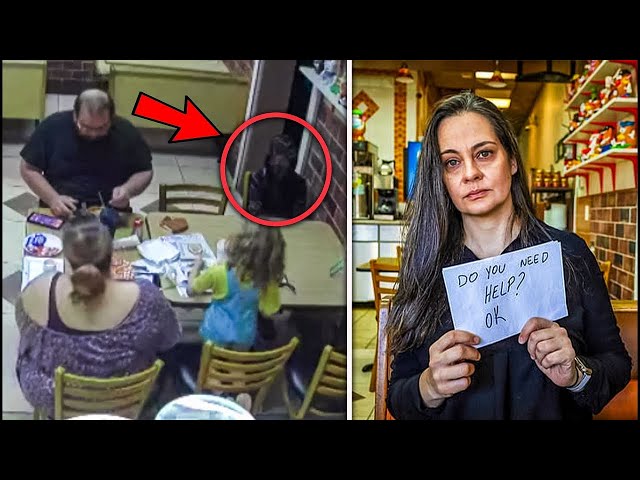 Video thumbnail for A couple with two children order a single meal - The waitress understands that there is a problem