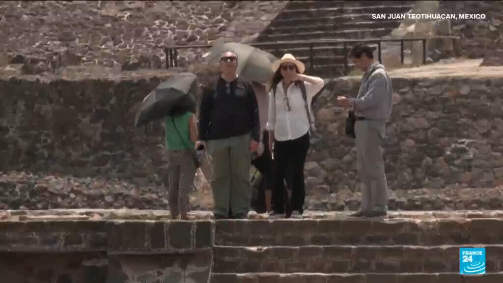 Video thumbnail for Mexico reopens famed pyramids under heavy police presence after deadly shooting