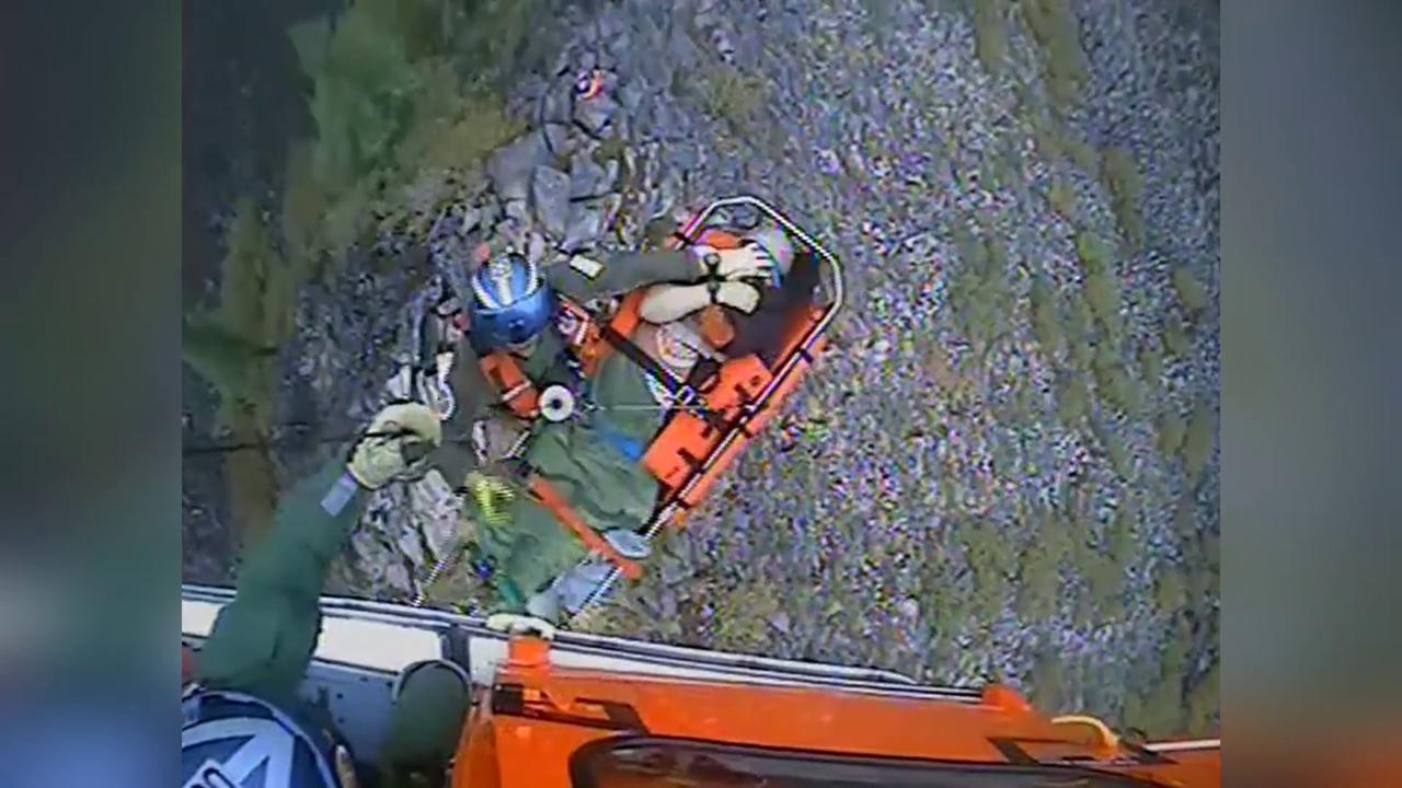 Video thumbnail for US: Injured Hiker Hoisted From Lava Field In Oregon’s Three Sisters Wilderness.